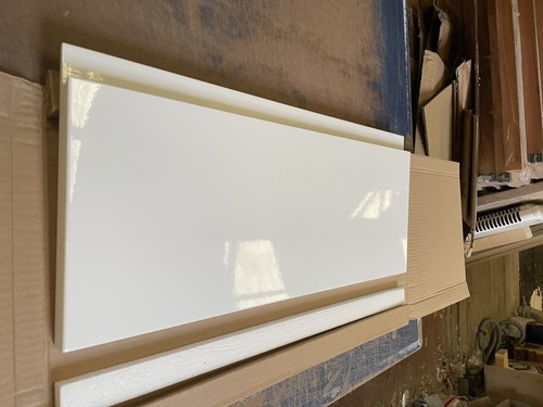 600mm white gloss handleless - 600mm,